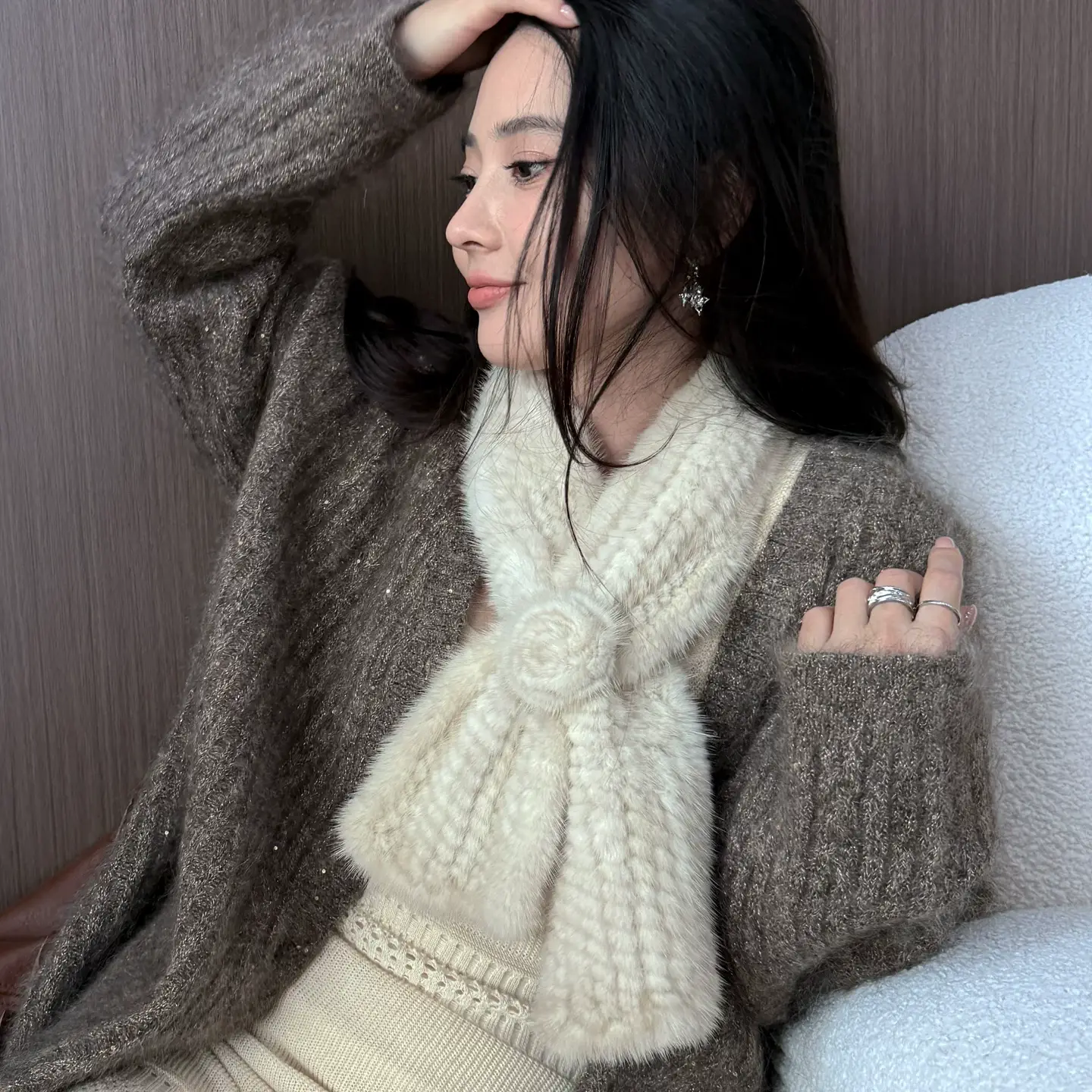 New Winter Mink Fur Woven Scarf – Double-Sided Warm & Stylish Fur Neck Wrap with Floral Detail