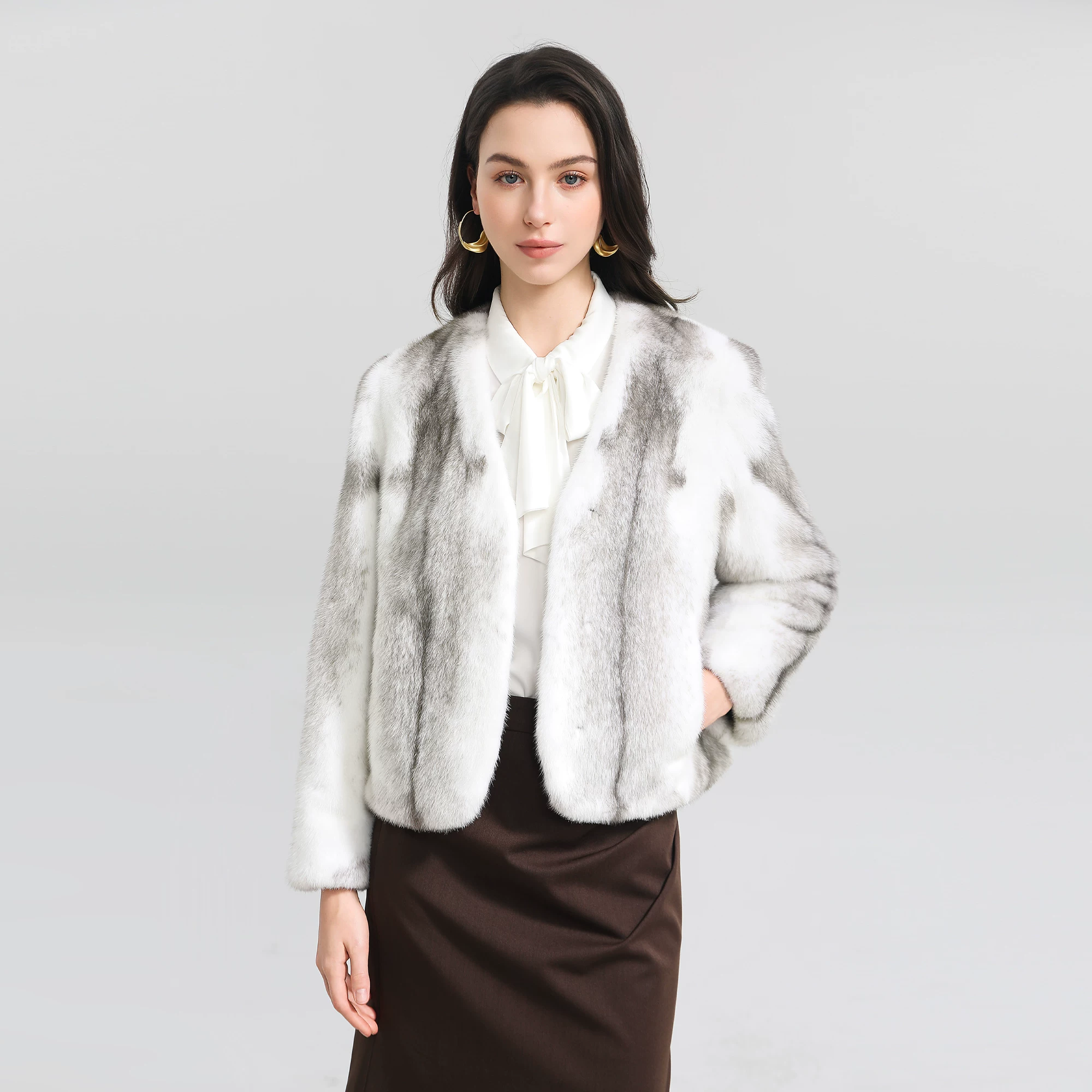 Copenhagen mink silver cross mink V-neck coat: simple, elegant, and sophisticated