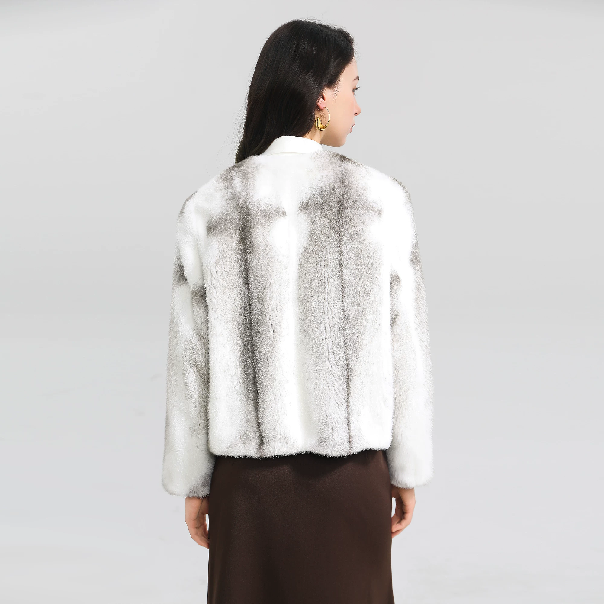 Copenhagen mink silver cross mink V-neck coat: simple, elegant, and sophisticated
