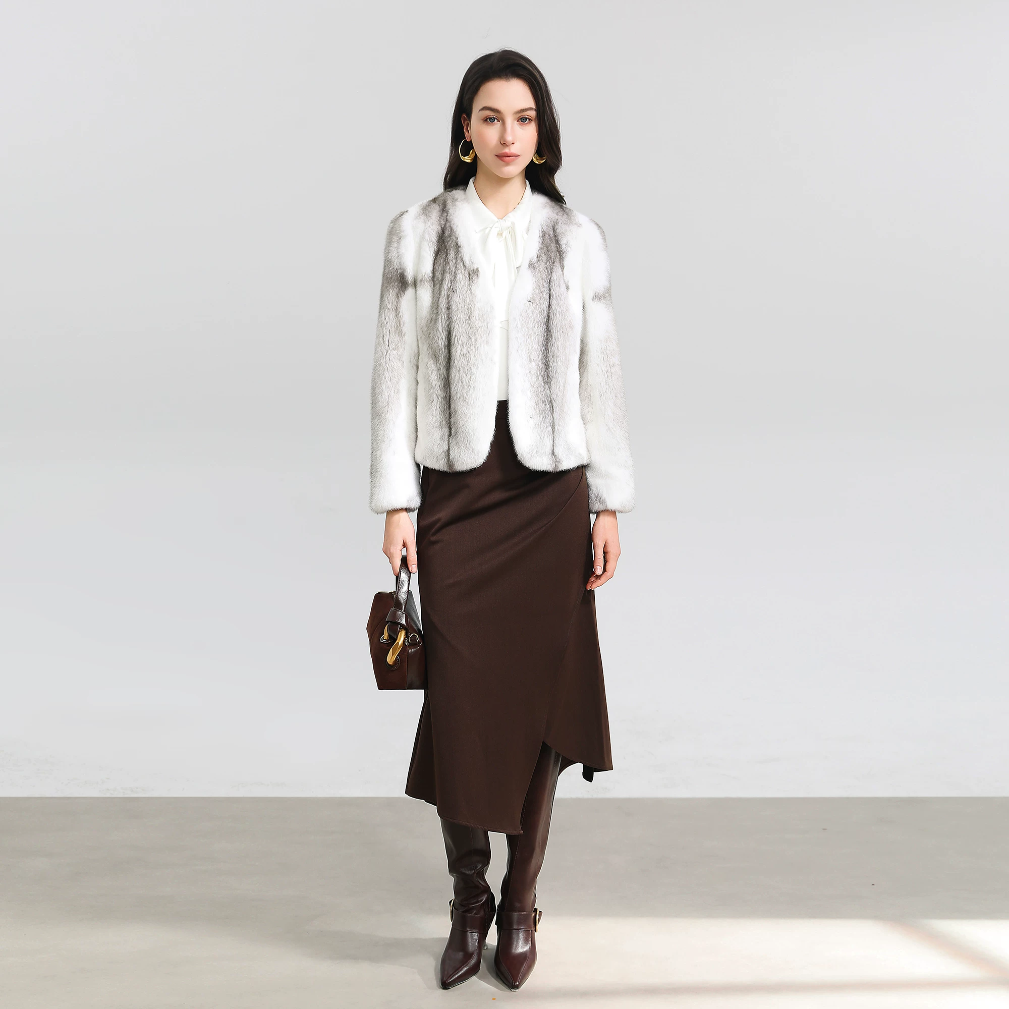 Copenhagen mink silver cross mink V-neck coat: simple, elegant, and sophisticated